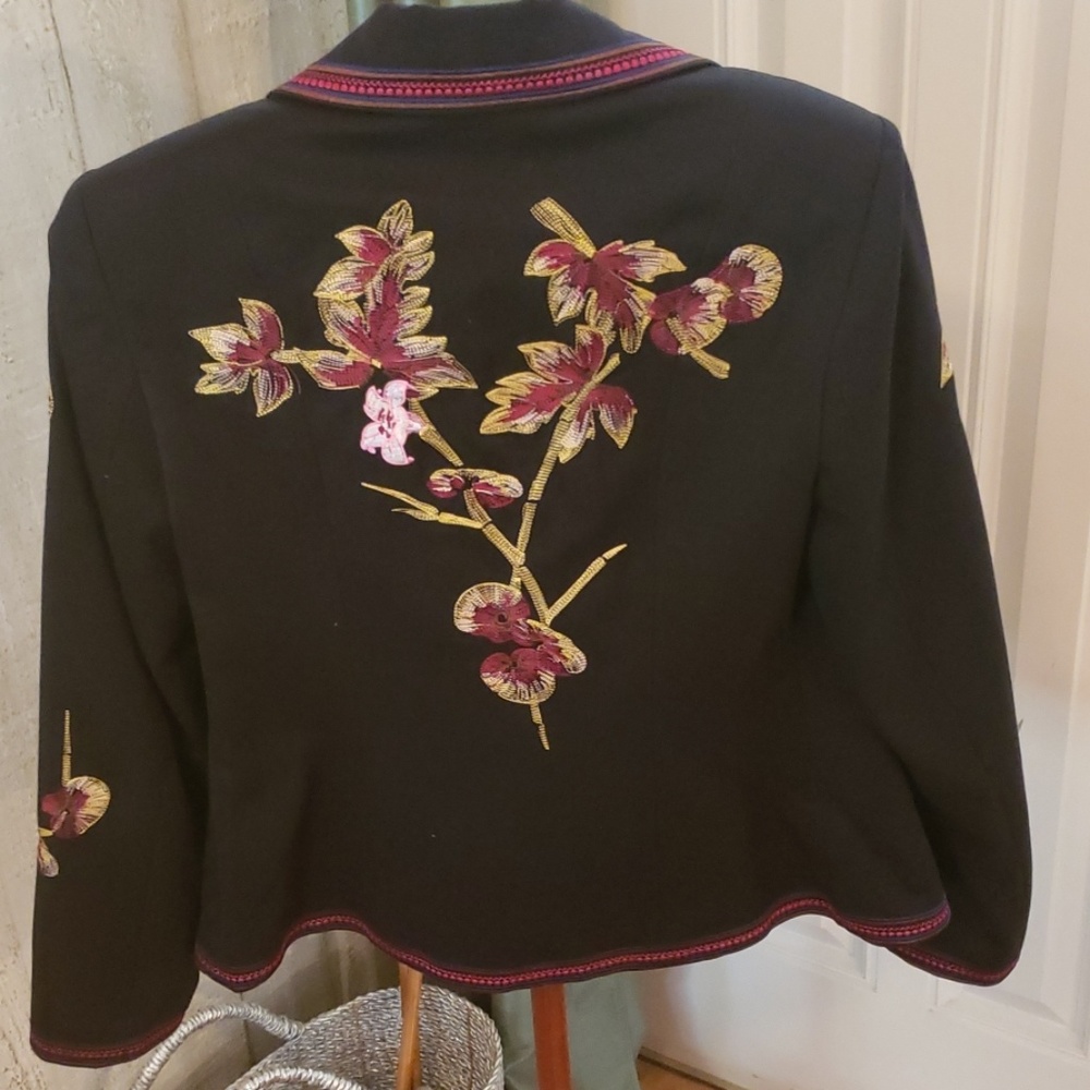 Embroidery - Picture 4 of 4